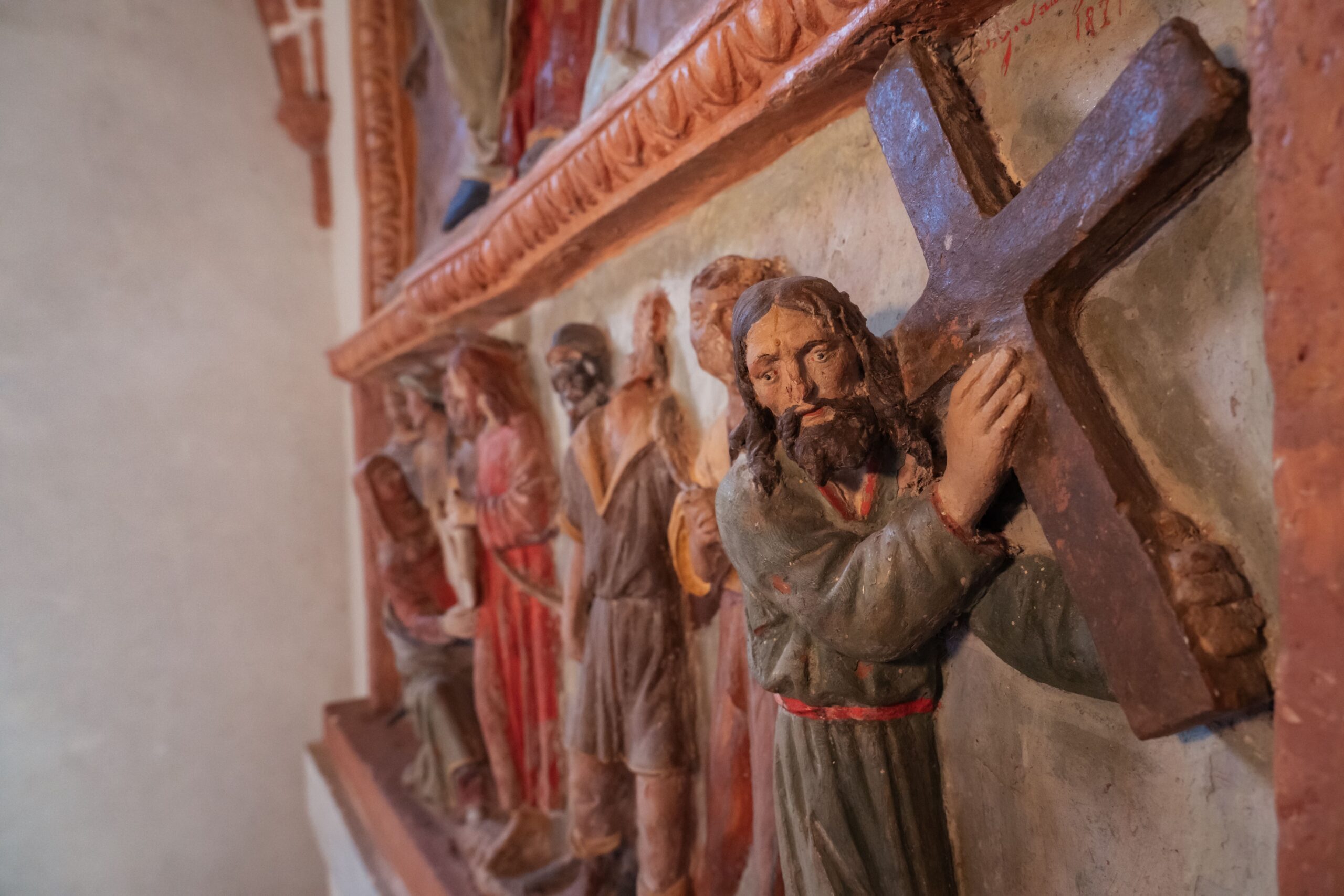 Dettaglio cappella San Vivaldo, Gesu porta la croce