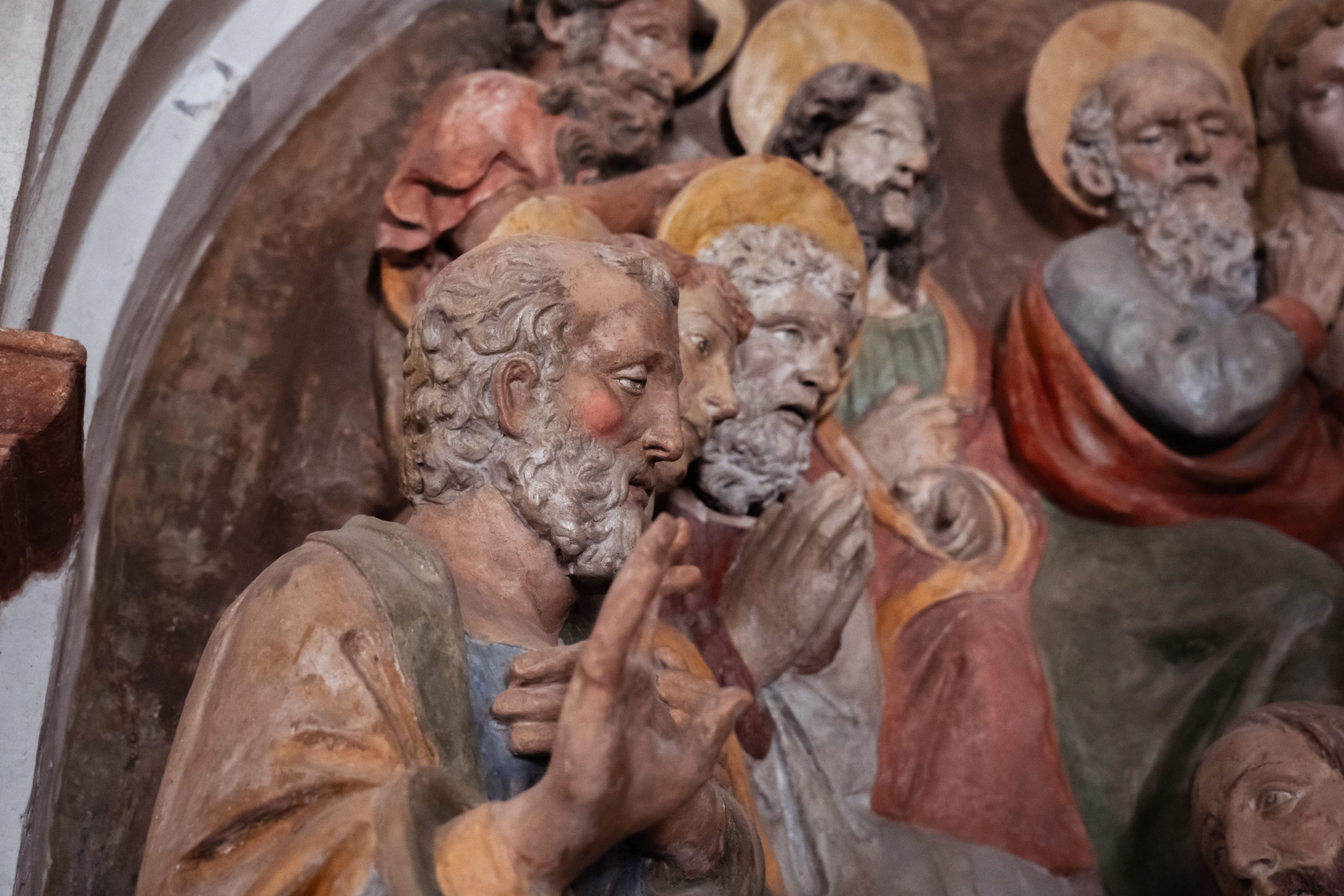 Il Genius Loci quindi è un concetto antico legato alla spiritualità, ma anche un'idea moderna che riguarda il modo in cui viviamo e interagiamo con gli spazi, siano essi naturali o costruiti. Riconoscere il Genius Loci di un luogo significa entrare in sintonia con la sua anima e rispettarne l'identità